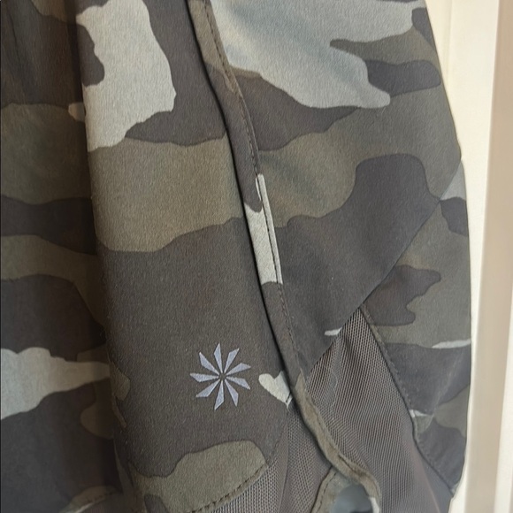 Athleta Camo Athletic Shorts Moisture-Wicking Relaxed Fit | Women’s XS - Picture 4 of 9